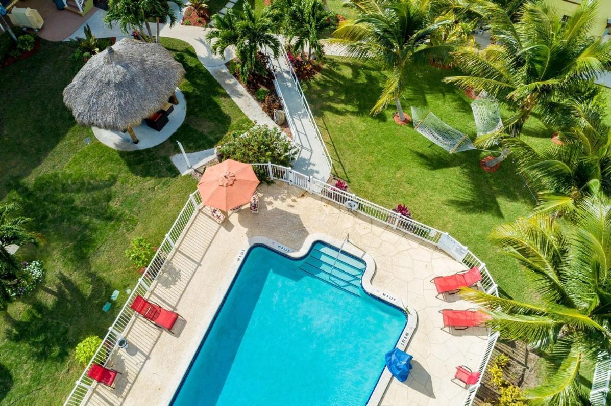Oceans Beach Resort & Suites Pompano Beach Exterior photo